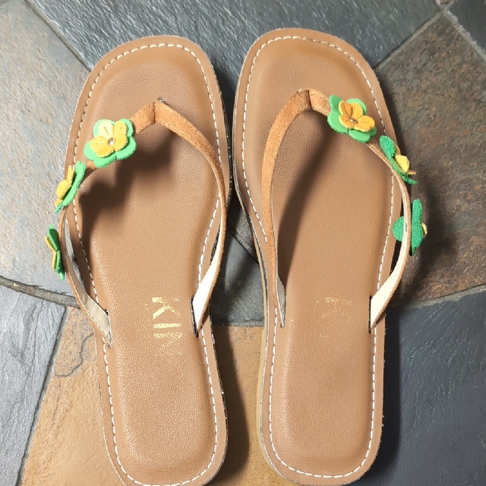Kino Stylish Tan Floral Sandals